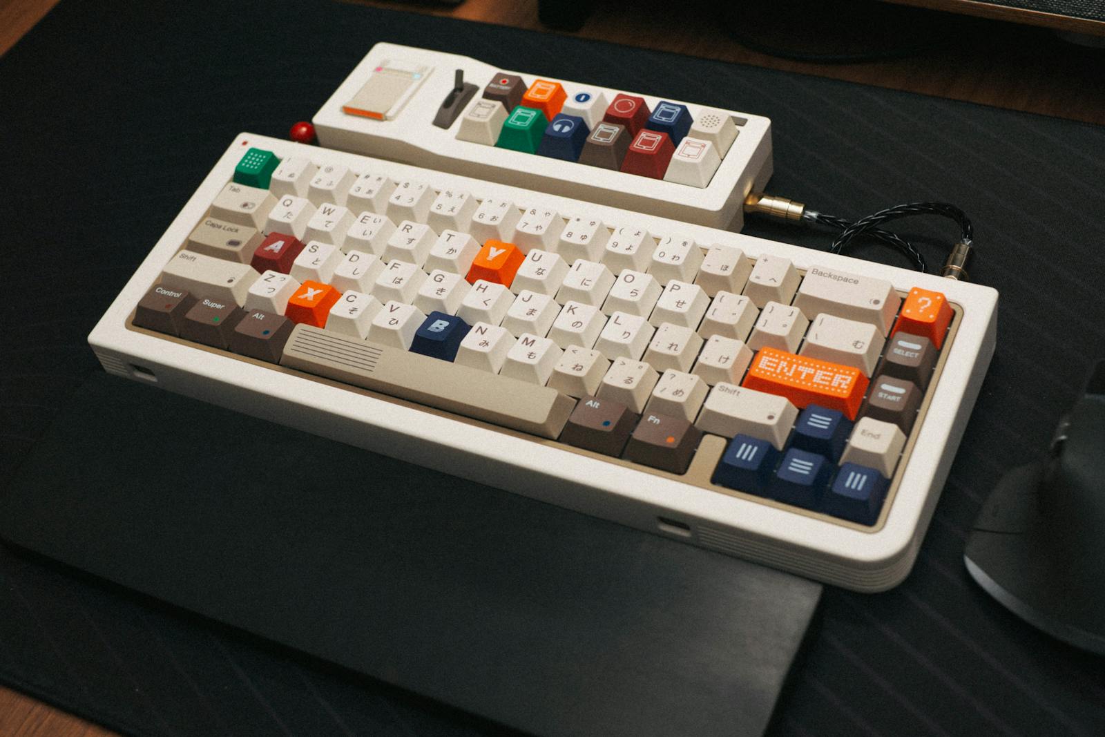 PBT keycaps.